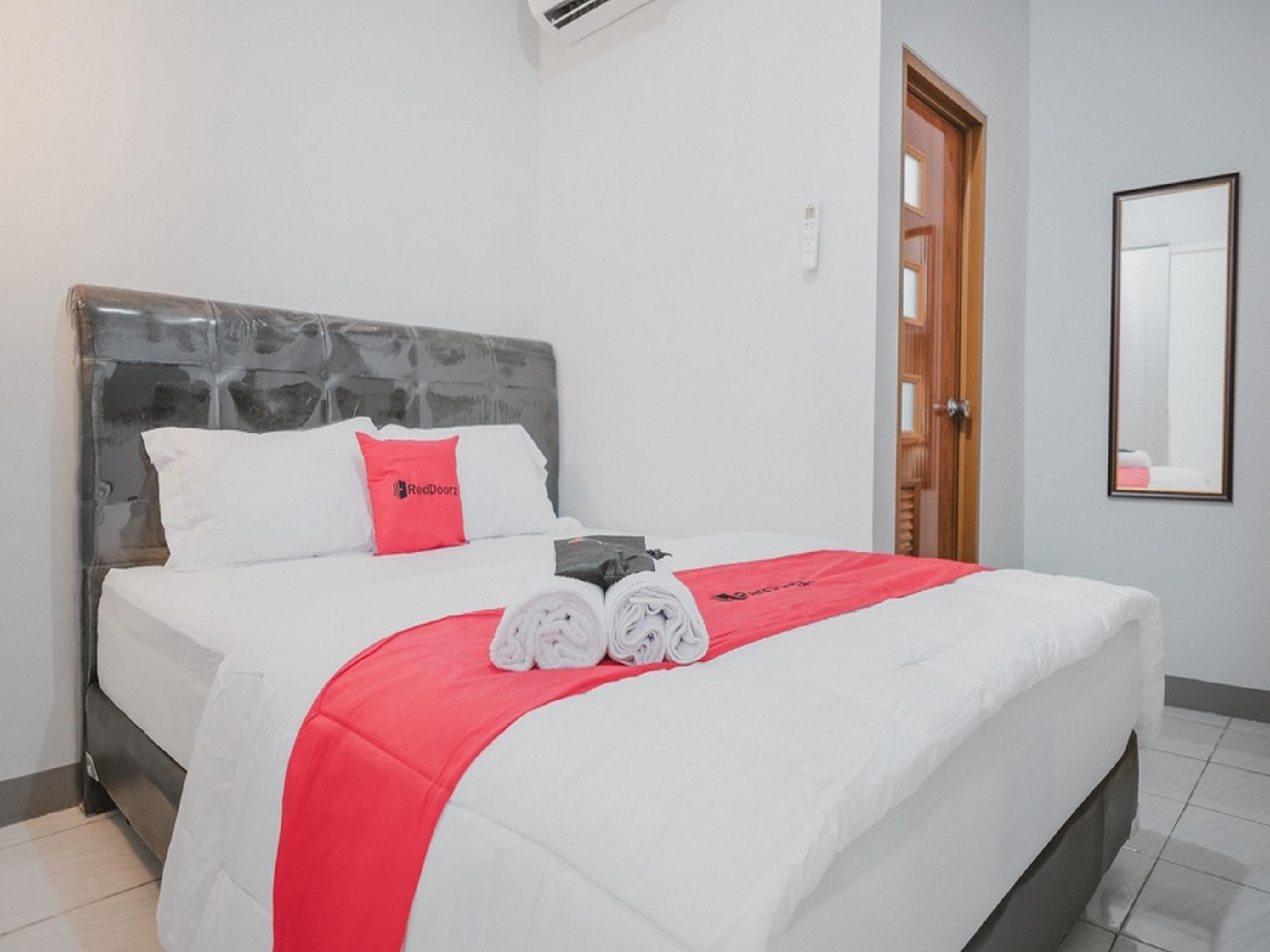 Reddoorz Syariah Near Siloam Hospital Kebon Jeruk Hotel Jakarta Exterior photo